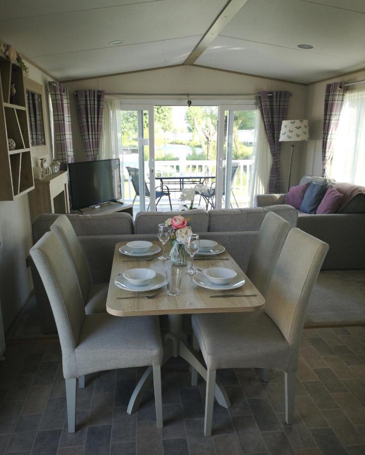 Lake Escape - Hoburne Cotswolds South Cerney Luaran gambar