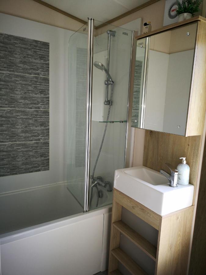 Lake Escape - Hoburne Cotswolds South Cerney Luaran gambar