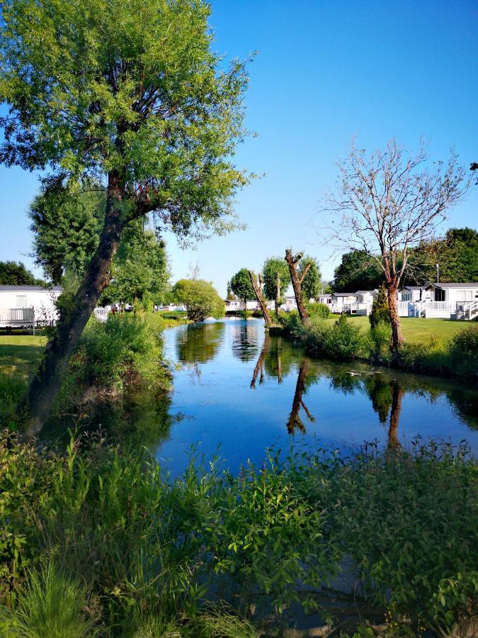 Lake Escape - Hoburne Cotswolds South Cerney Luaran gambar