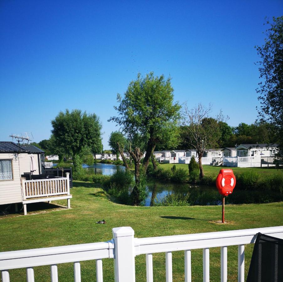 Lake Escape - Hoburne Cotswolds South Cerney Luaran gambar