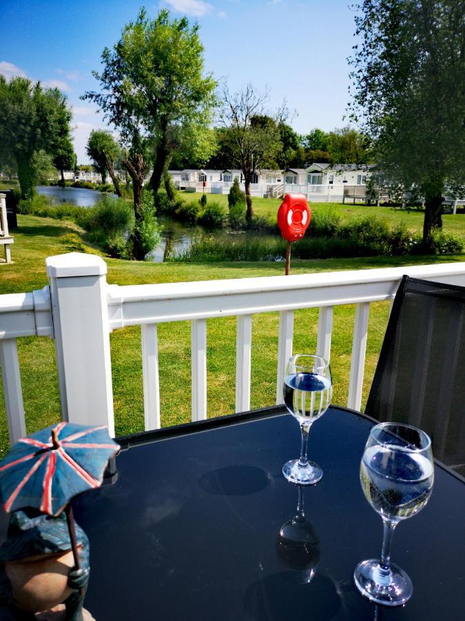 Lake Escape - Hoburne Cotswolds South Cerney Luaran gambar