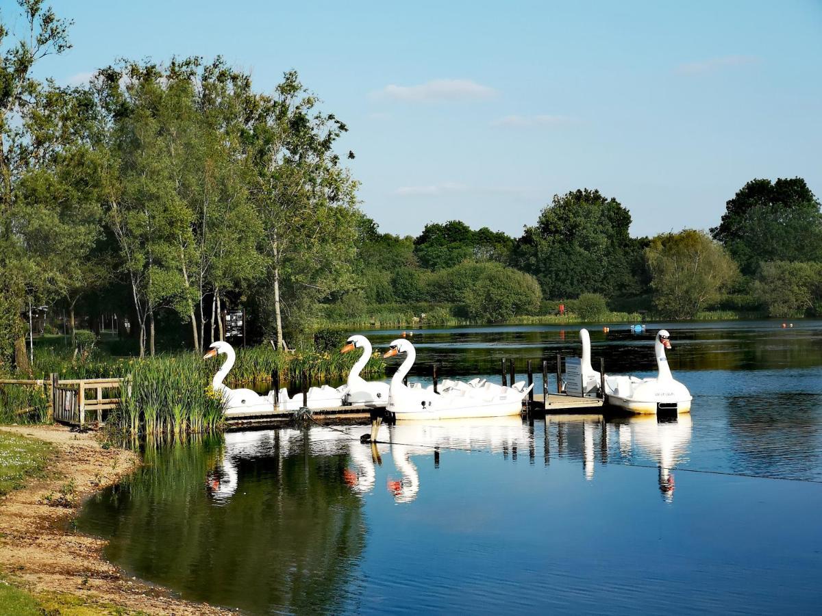 Lake Escape - Hoburne Cotswolds South Cerney Luaran gambar