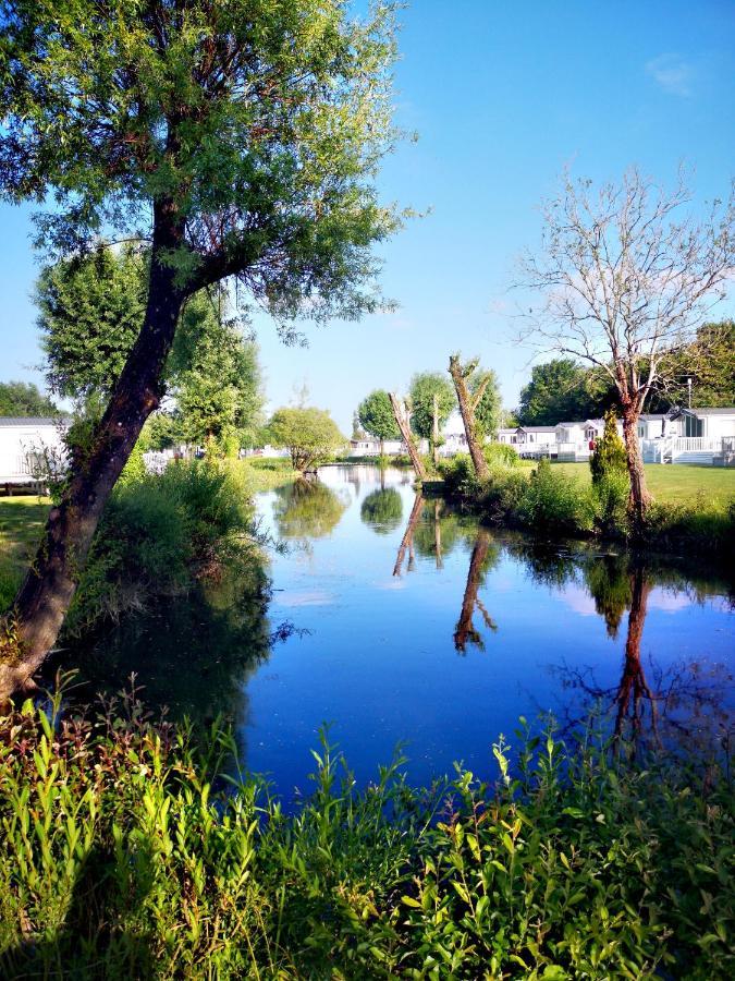 Lake Escape - Hoburne Cotswolds South Cerney Luaran gambar