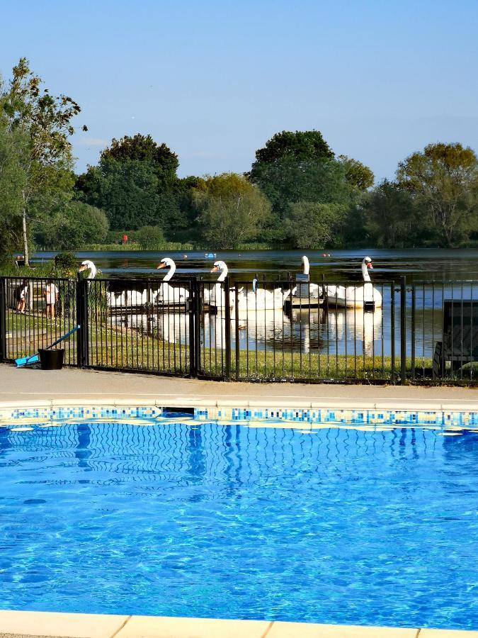 Lake Escape - Hoburne Cotswolds South Cerney Luaran gambar